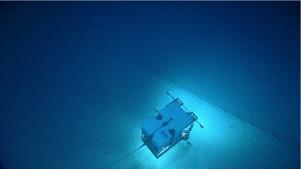 Deep Discoverer remotely operated vehicle surveying the seafloor